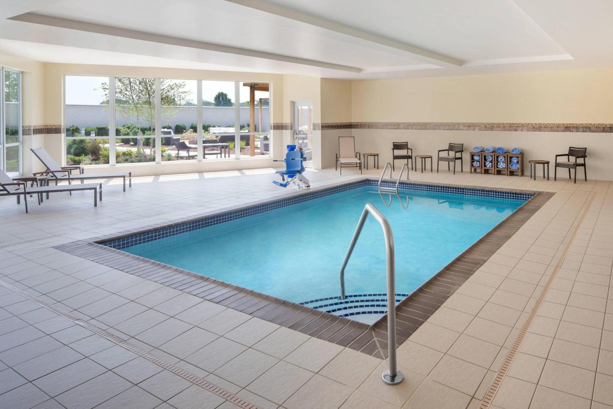 Courtyard By Marriott Wayne Fairfield Hotel Exterior foto