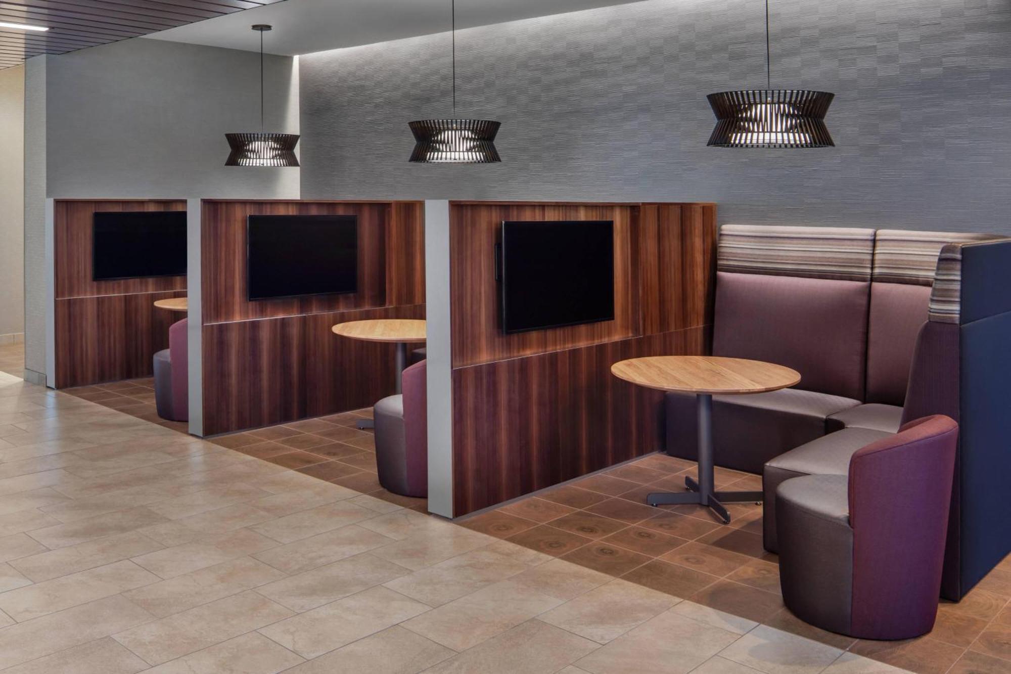 Courtyard By Marriott Wayne Fairfield Hotel Exterior foto