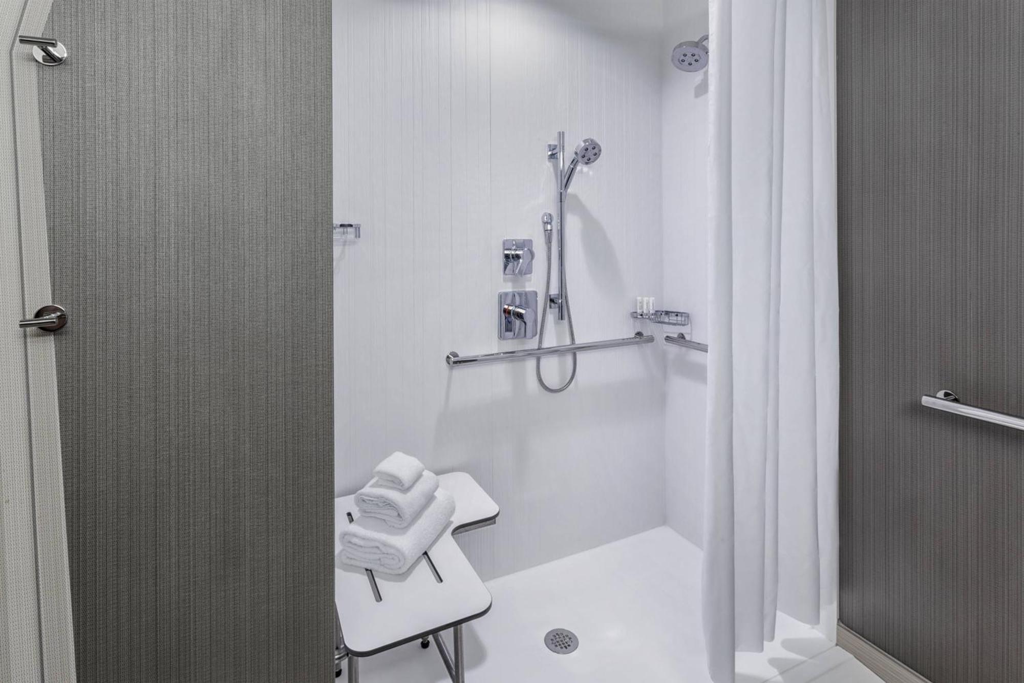 Courtyard By Marriott Wayne Fairfield Hotel Exterior foto