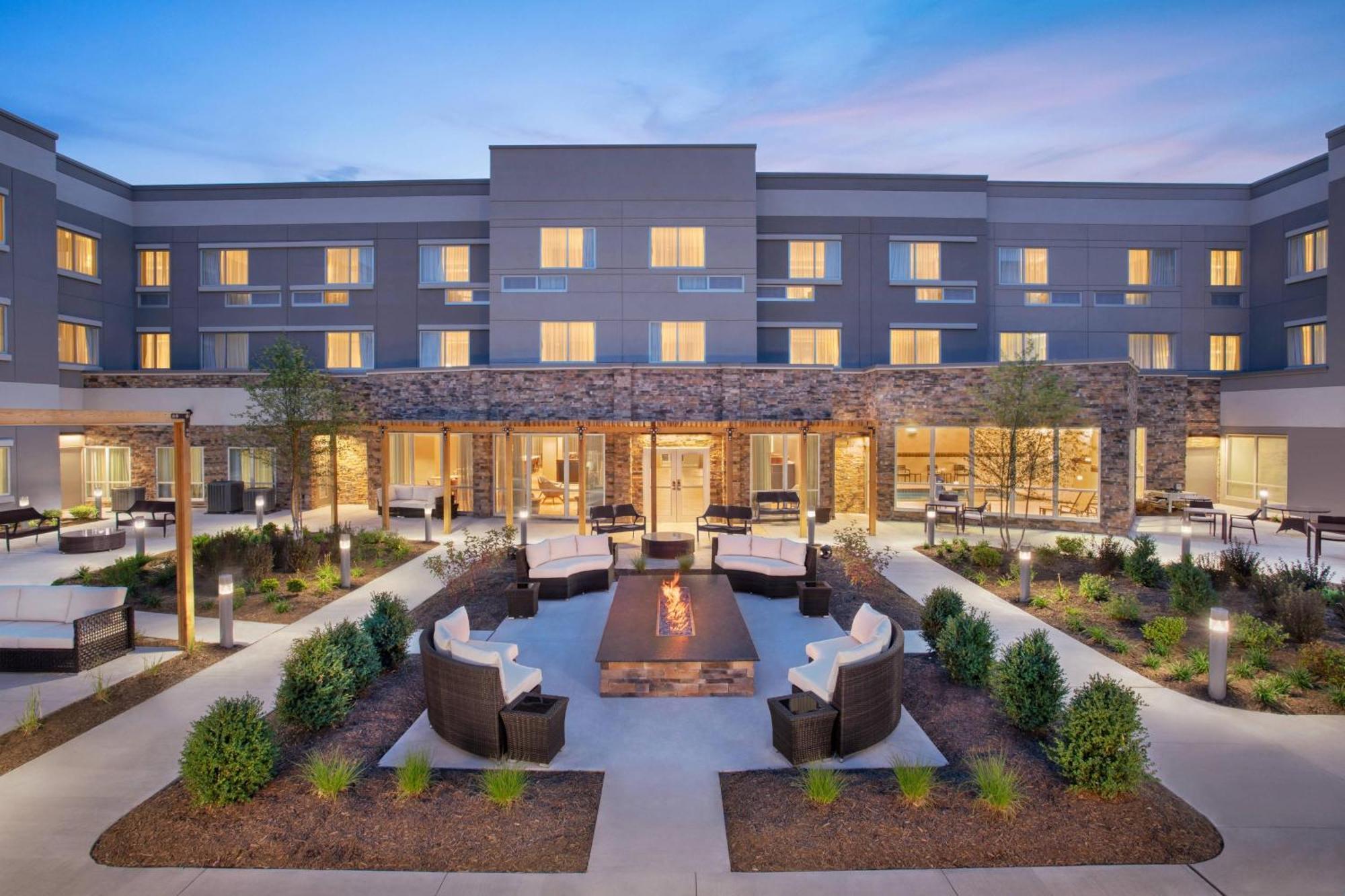 Courtyard By Marriott Wayne Fairfield Hotel Exterior foto